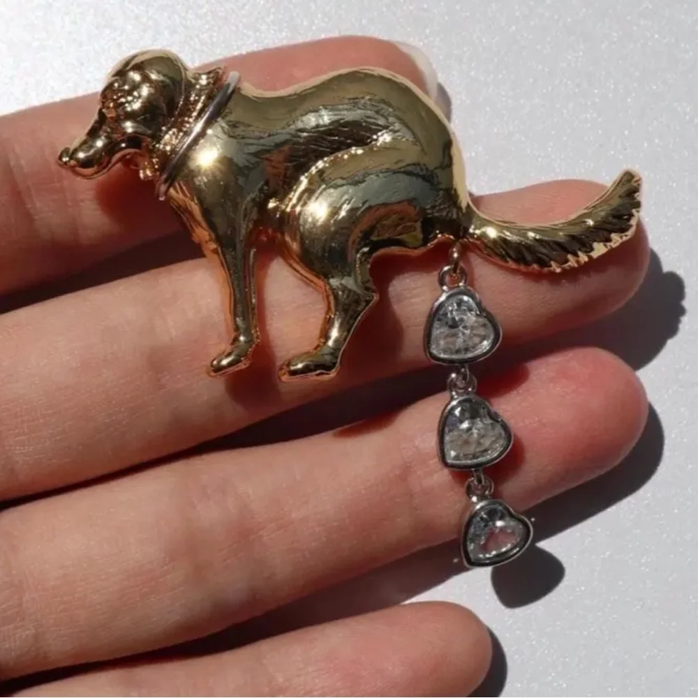 Pooping Gold Dog Brooch - Picture 11 of 14